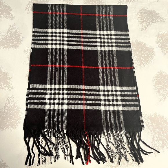 100% Cashmere Scarf. Designer-inspired - Picture 4 of 4